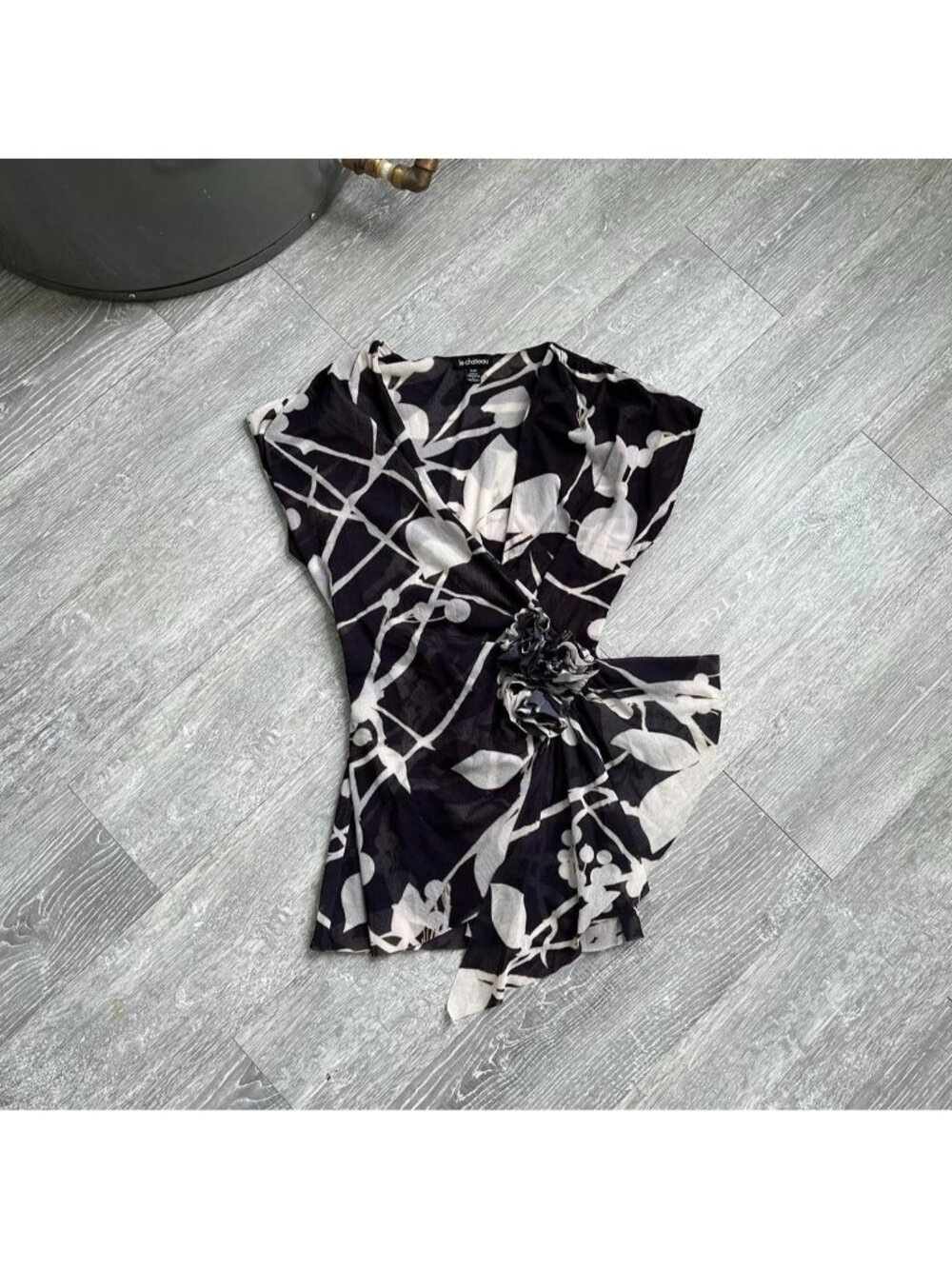Black / White / Grey Vintage Le Chateau Y2K Floral Print Shirt / Top